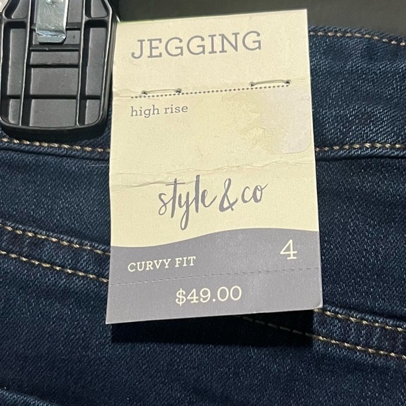 STYLE & CO-NWT High Rise Curvy Fit Jegging Dark Washed Jeans Size 4 - Picture 5 of 5